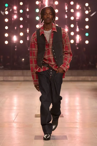 Look 32